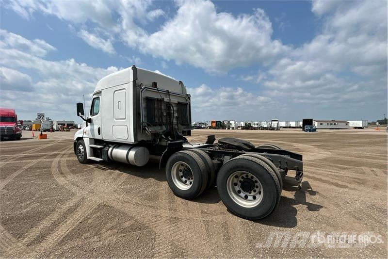 Freightliner Cascadia 125 6x4 T/A Sleeper Truck Tractor Tractor Units