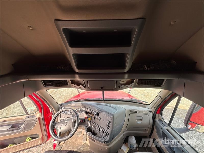Freightliner Cascadia 125 6x4 T/A Sleeper Truck Tractor Влекачи