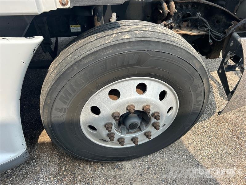 Freightliner Cascadia 125 6x4 T/A Sleeper Truck Tractor (Glider Tractor Units