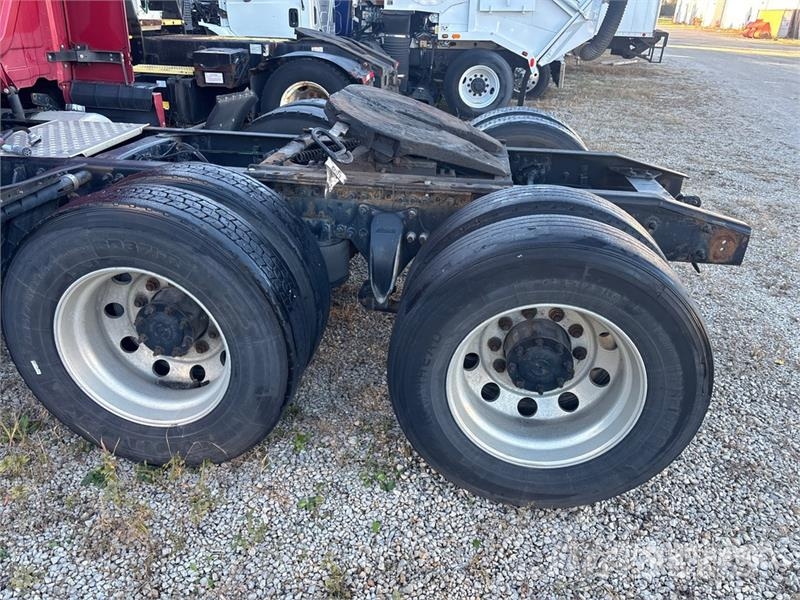 Freightliner Cascadia 125 6x4 T/A Sleeper Truck Tractor Trekkers
