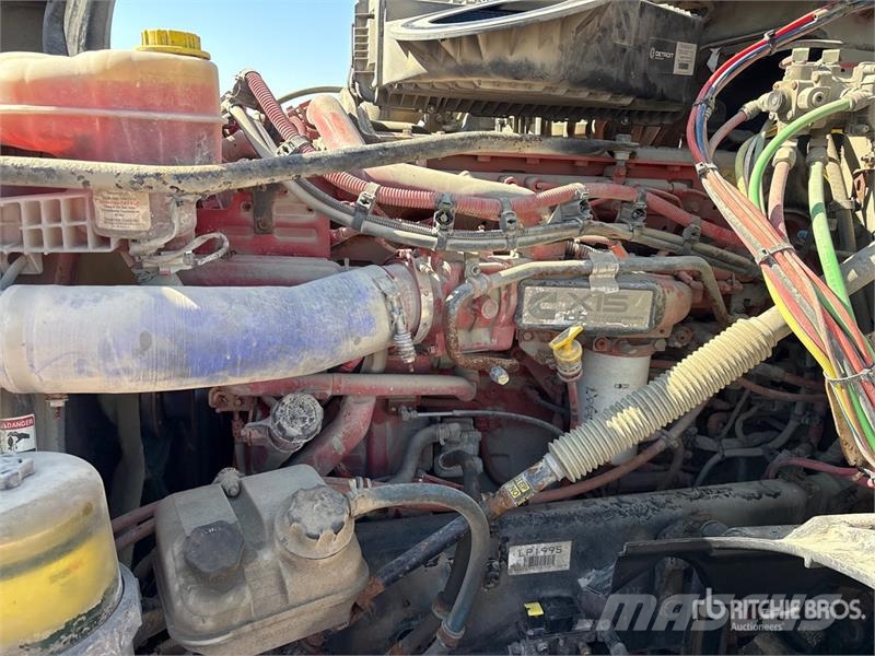 Freightliner Cascadia 126 6x4 T/A Sleeper Truck Tractor Sattelzugmaschinen