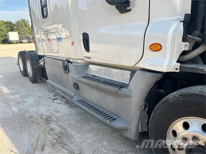 Freightliner Cascadia 125 6x4 T/A Sleeper Truck Tractor Vilcēji