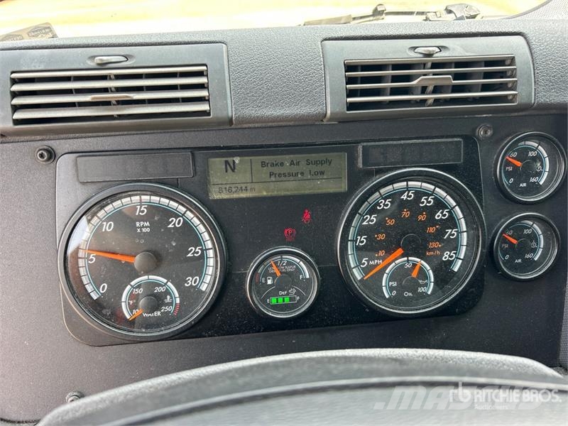 Freightliner Cascadia 125 6x4 T/A Sleeper Truck Tractor Tractor Units