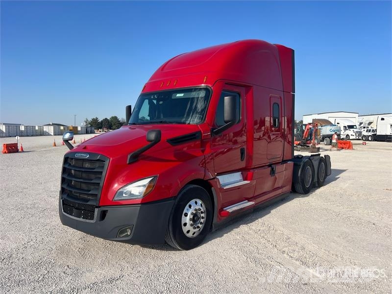 Freightliner Cascadia 126 6x4 T/A Sleeper Truck Tractor Vilcēji
