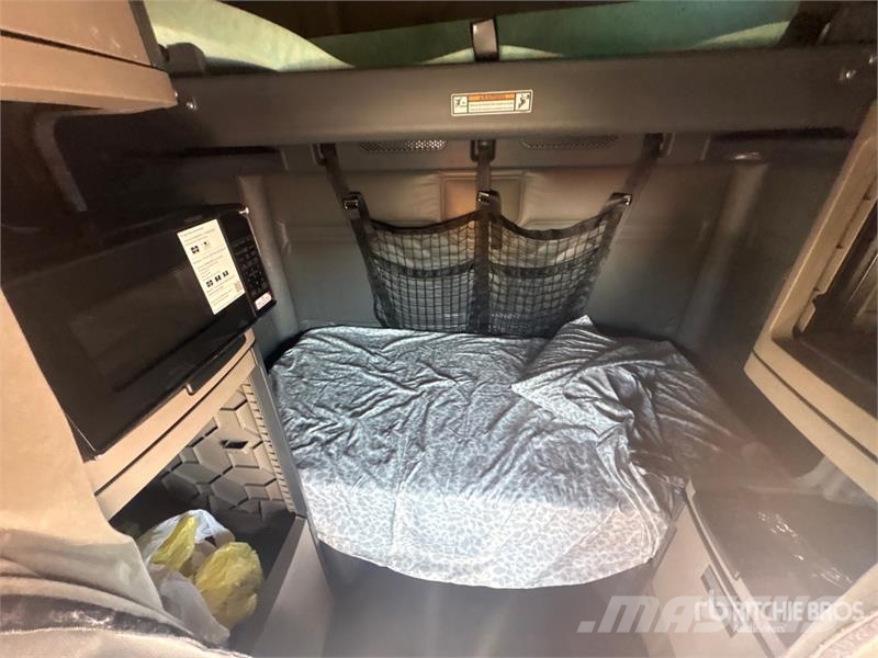 Freightliner Cascadia 125 T/A Sleeper Truck Tractor Trekkvogner