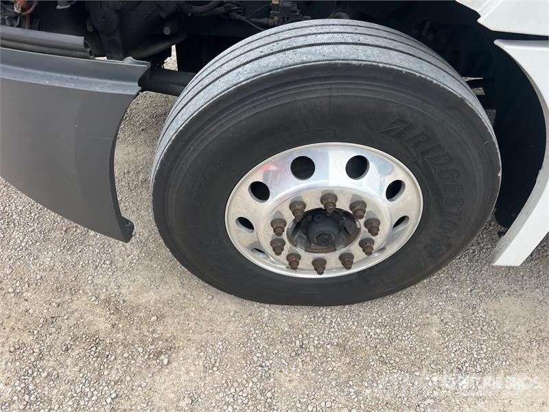 Freightliner Cascadia 126 Тягачі