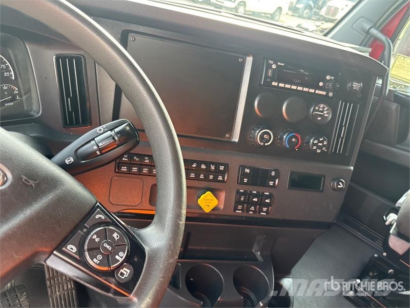 Freightliner Cascadia 126 6x4 T/A Sleeper Truck Tractor Truck Tractor Units