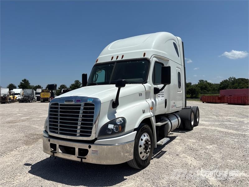 Freightliner Cascadia 125 6x4 T/A Sleeper Truck Tractor وحدات الجر