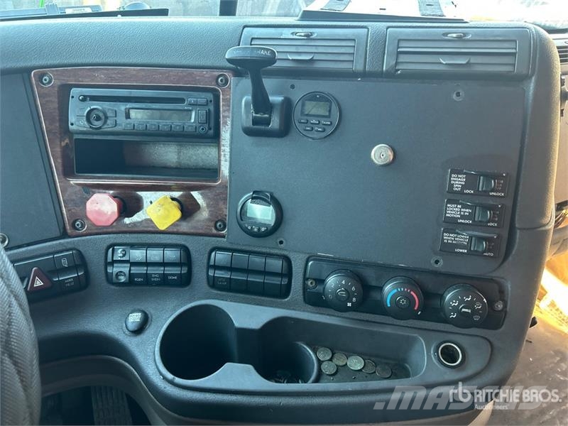 Freightliner Cascadia 125 6x4 T/A Sleeper Truck Tractor Autotractoare