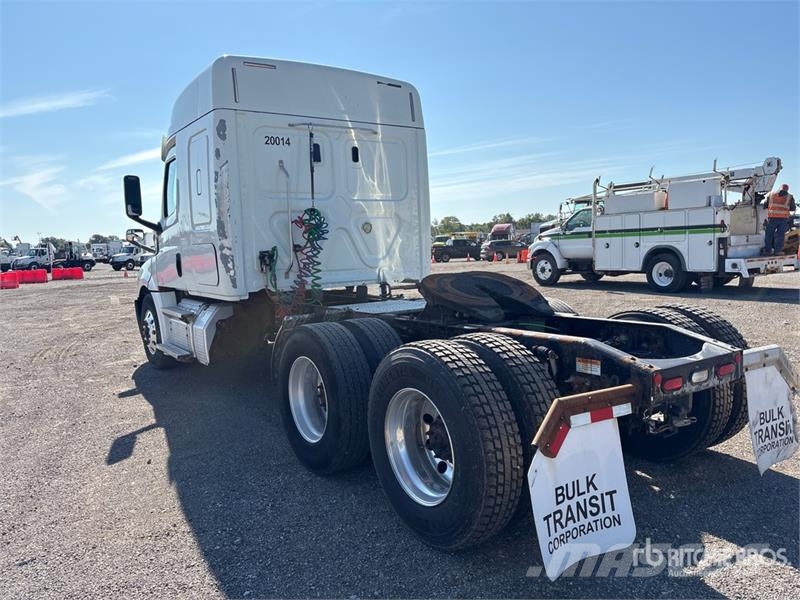 Freightliner Cascadia 126 6x4 T/A Sleeper Truck Tractor Sattelzugmaschinen