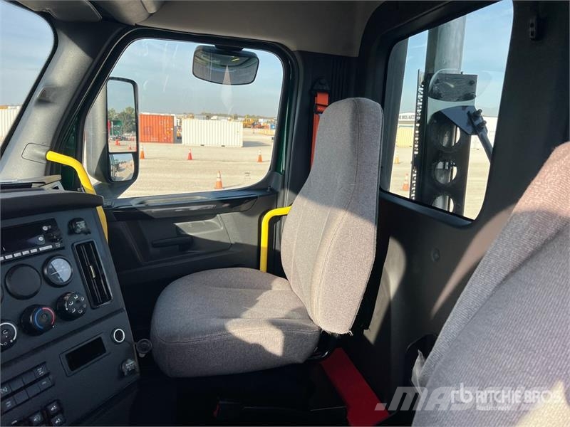 Freightliner Cascadia 126 Truck Tractor Units