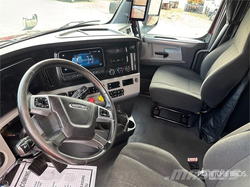 Freightliner Cascadia 126 6x4 T/A Sleeper Truck Tractor وحدات الجر
