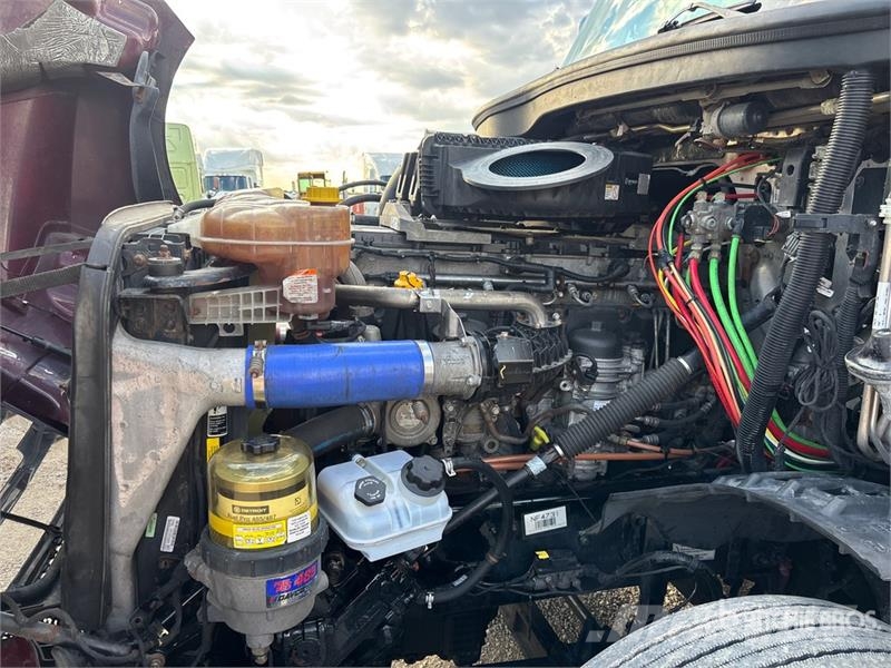 Freightliner Cascadia 126 6x4 T/A Sleeper Truck Tractor وحدات الجر