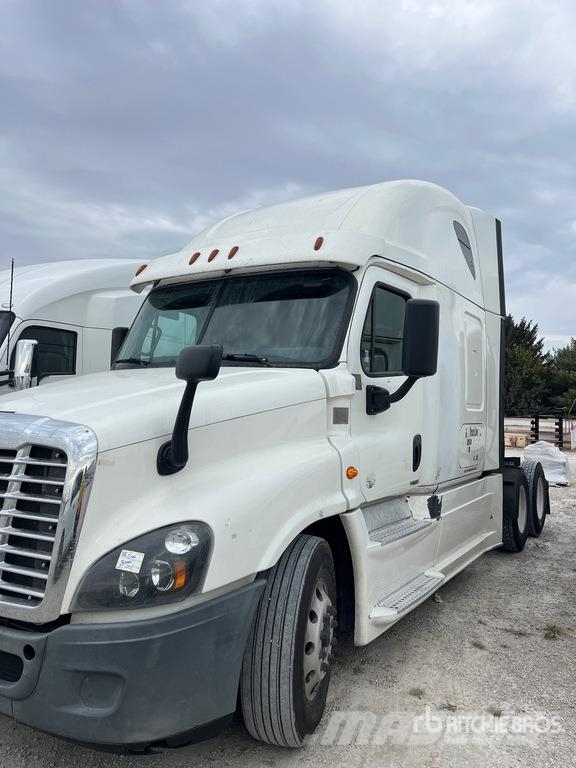 Freightliner Cascadia 125 6x4 T/A Sleeper Truck Tractor Vilcēji