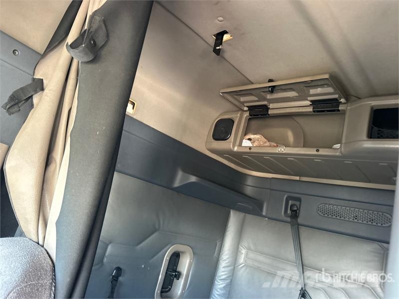 Freightliner Cascadia 125 6x4 T/A Sleeper Truck Tractor Tractor Units