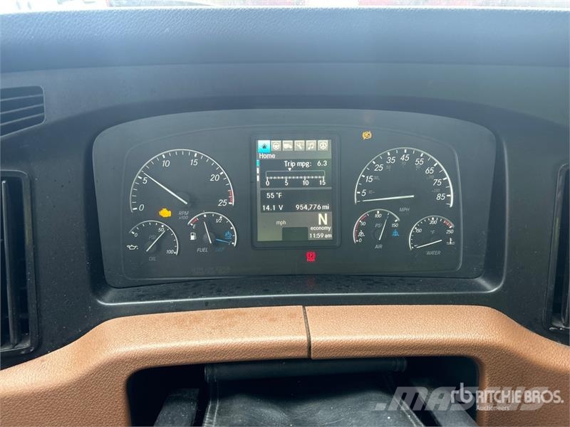 Freightliner Cascadia 126 6x4 T/A Sleeper Truck Tractor Ciągniki siodłowe