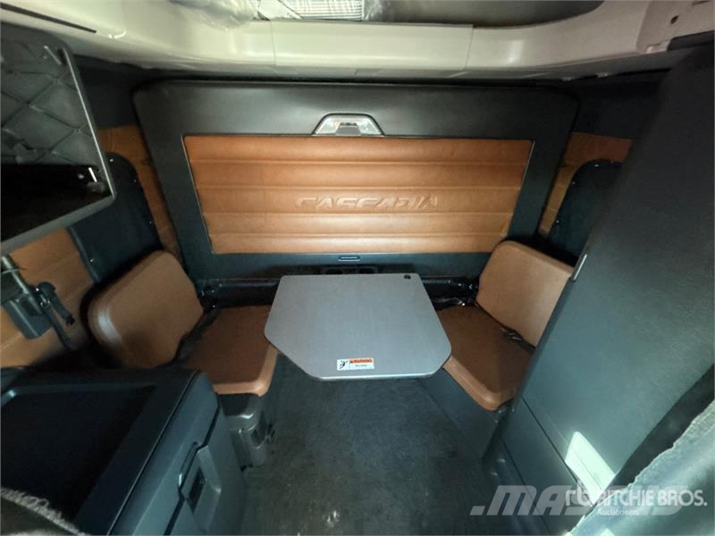 Freightliner Cascadia 126 6x4 T/A Sleeper Truck Tractor Motrici e Trattori Stradali