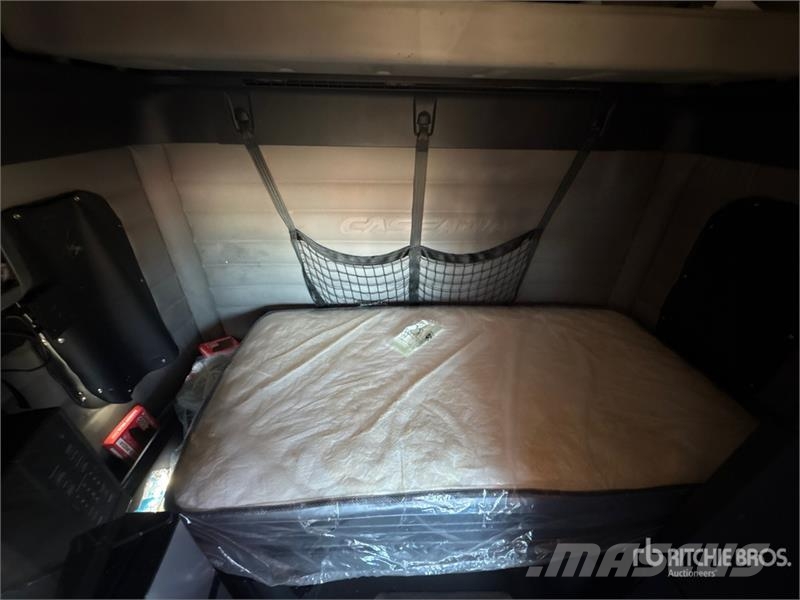 Freightliner Cascadia 126 6x4 T/A Sleeper Truck Tractor Autotractoare