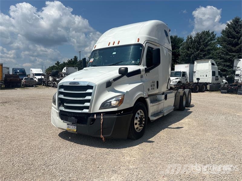 Freightliner Cascadia 126 6x4 T/A Sleeper Truck Tractor Tractor Units