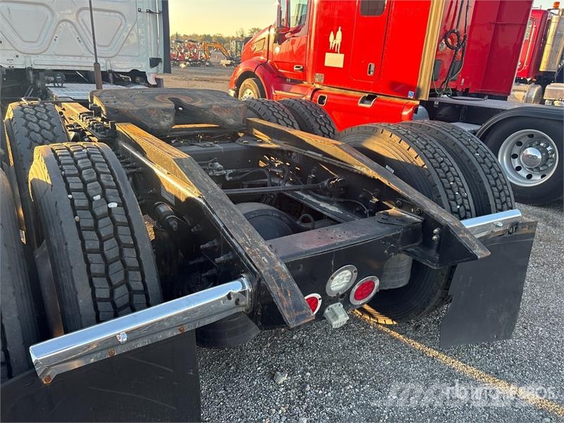 Freightliner Cascadia 125 8x4 Tri/A Sleeper Truck Tractor (Inop Vilcēji