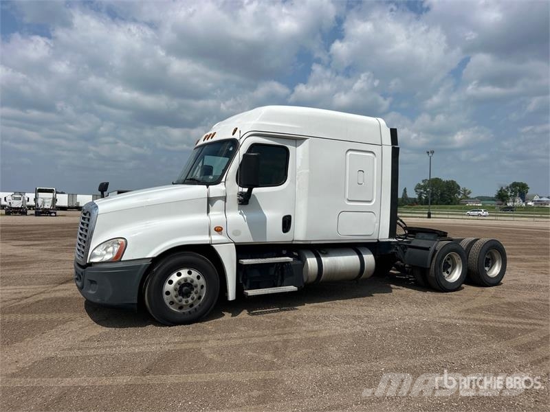 Freightliner Cascadia 125 6x4 T/A Sleeper Truck Tractor Tractor Units
