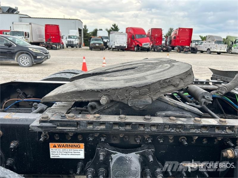 Freightliner Cascadia 126 6x4 Rebuilt Title** T/A Sleeper Truck Trekkers