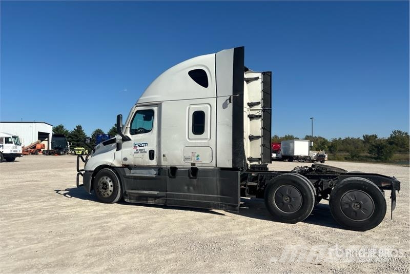 Freightliner Cascadia 126 6x4 T/A Sleeper Truck Tractor Tegljači