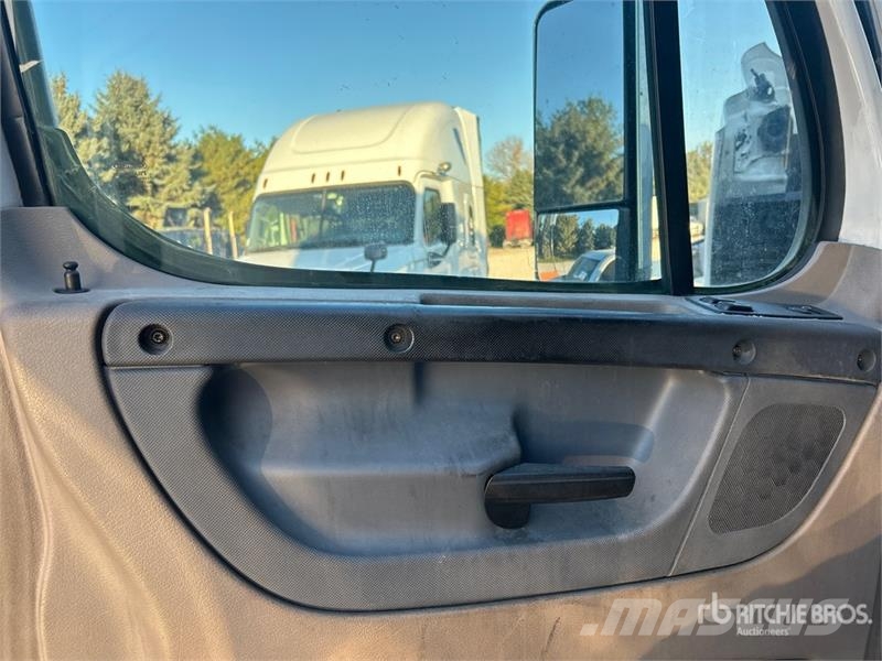 Freightliner Cascadia 125 6x4 T/A Sleeper Truck Tractor Autotractoare