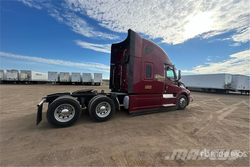 Freightliner Cascadia 126 6x4 T/A Sleeper Truck Tractor Vilcēji