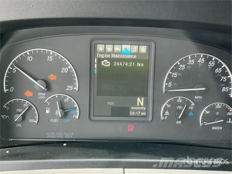 Freightliner Cascadia 126 6x4 T/A Sleeper Truck Tractor Dragbilar