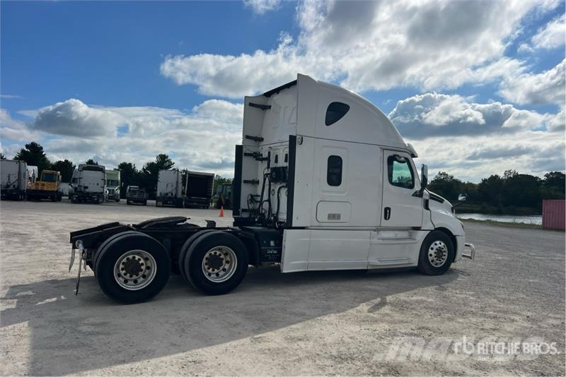 Freightliner Cascadia 126 6x4 T/A Sleeper Truck Tractor Cavalos mecânicos
