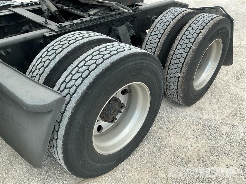 Freightliner Cascadia 126 6x4 T/A Sleeper Truck Tractor Sattelzugmaschinen