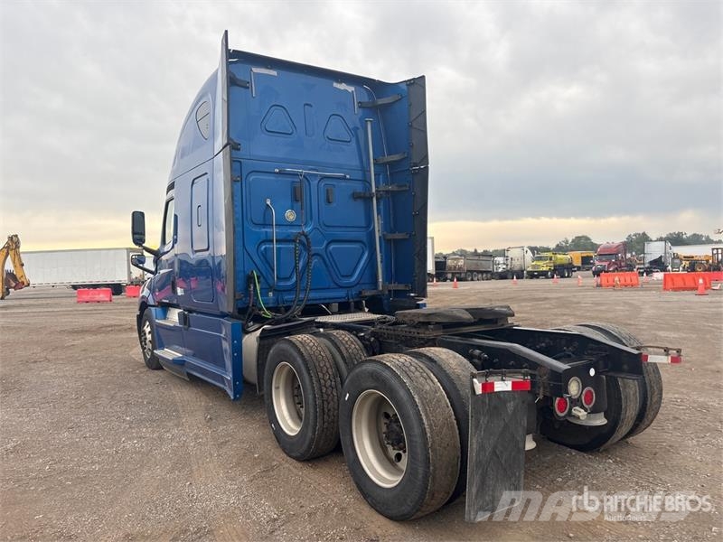 Freightliner Cascadia 126 6x4 T/A Sleeper Truck Tractor Tegljači