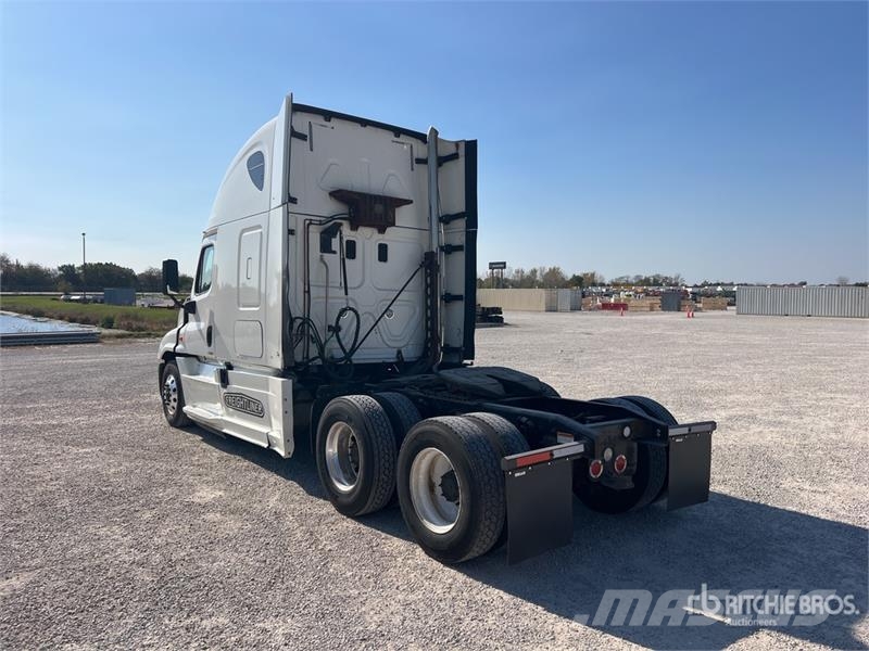 Freightliner Cascadia 125 6x4 T/A Sleeper Truck Tractor 曳引機組件