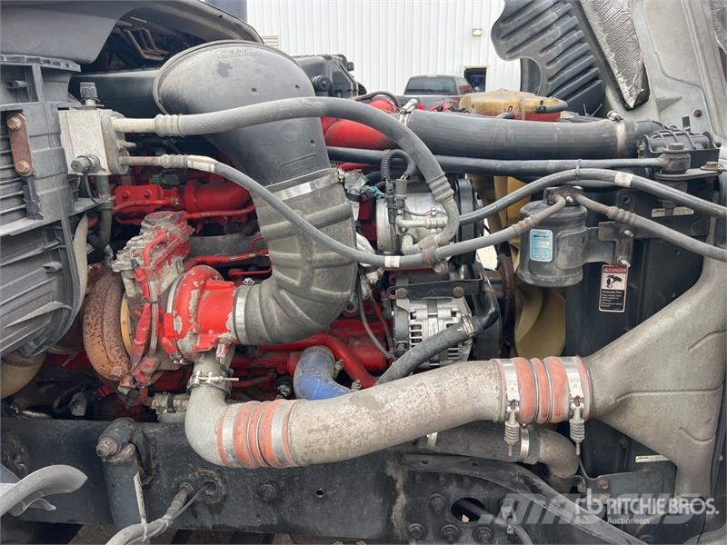 Freightliner Cascadia 125 6x4 T/A Sleeper Truck Tractor Тягачі
