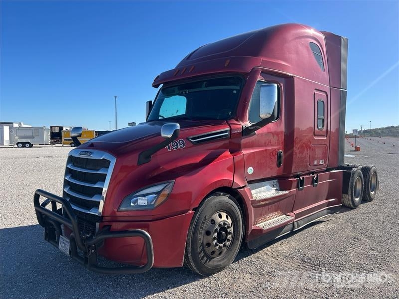 Freightliner Cascadia 126 6x4 T/A Sleeper Truck Tractor Tegljači
