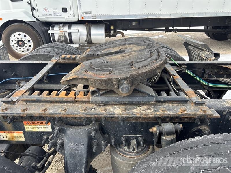 Freightliner Cascadia 126 6x4 T/A Sleeper Truck Tractor (Inoper 트랙터 유닛