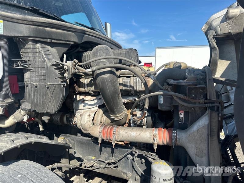 Freightliner Cascadia 126 6x4 T/A Sleeper Truck Tractor Влекачи
