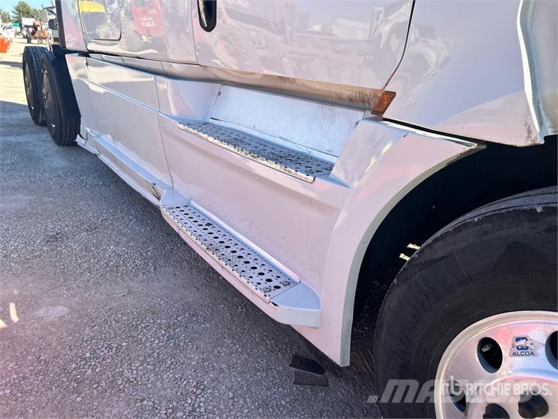 Freightliner Cascadia 126 6x4 T/A Sleeper Truck Tractor Tractor Units