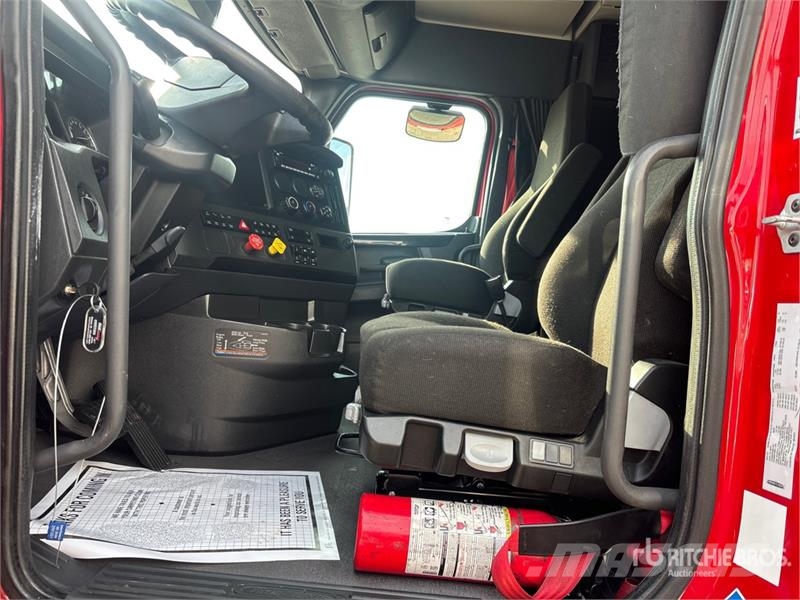Freightliner Cascadia 126 6x4 T/A Sleeper Truck Tractor Truck Tractor Units
