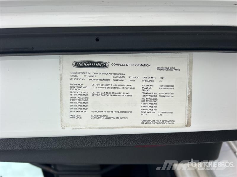 Freightliner Cascadia 126 6x4 T/A Sleeper Truck Tractor Тягачі