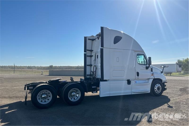 Freightliner Cascadia 125 6x4 T/A Sleeper Truck Tractor وحدات الجر