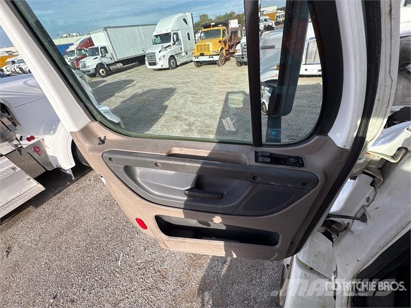 Freightliner Cascadia 113 Vilcēji