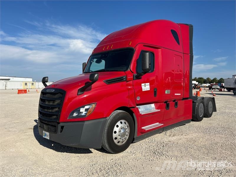 Freightliner Cascadia 126 6x4 T/A Sleeper Truck Tractor Tegljači