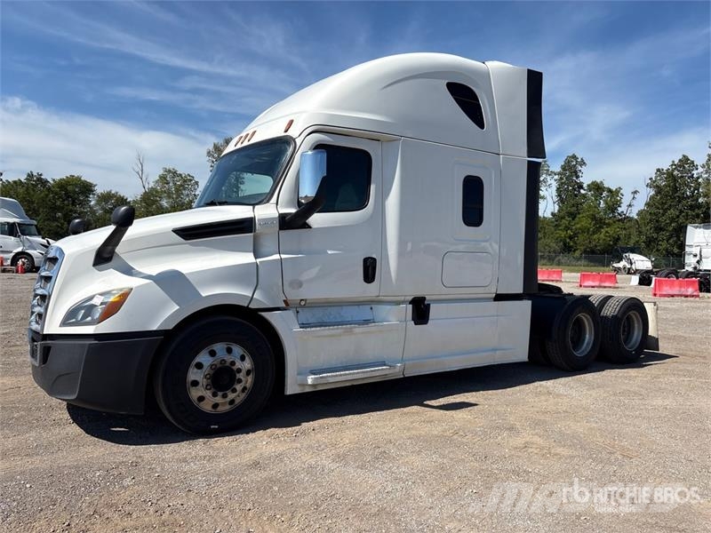 Freightliner Cascadia 126 6x4 T/A Sleeper Truck Tractor Traktorske jedinice