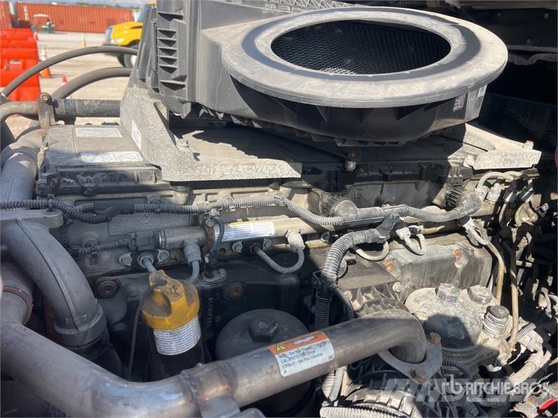 Freightliner Cascadia 126 6x4 T/A Sleeper Truck Tractor Tractor Units