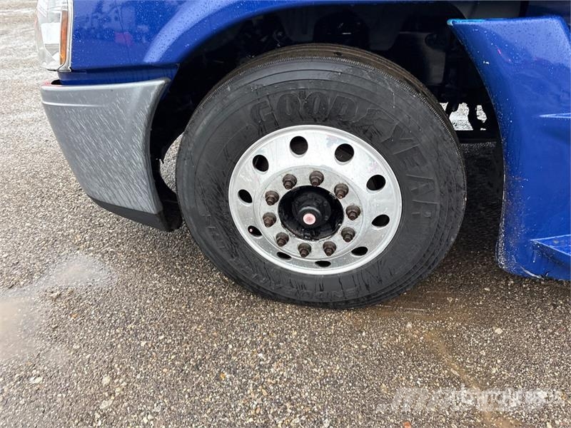 Freightliner Cascadia 125 6x4 T/A Sleeper Truck Tractor Tractor Units