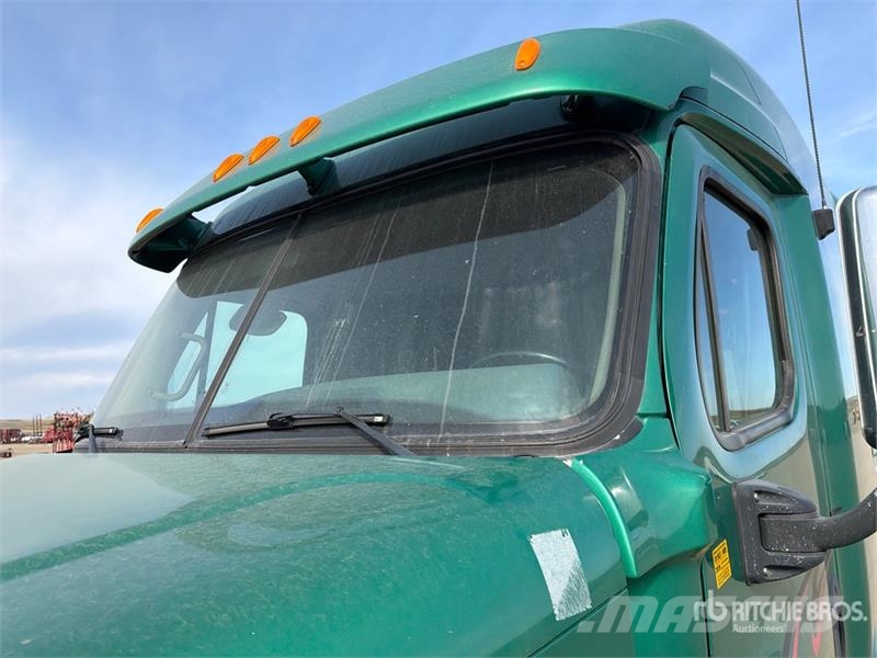 Freightliner Cascadia 125 6x4 T/A Sleeper Truck Tractor Dragbilar