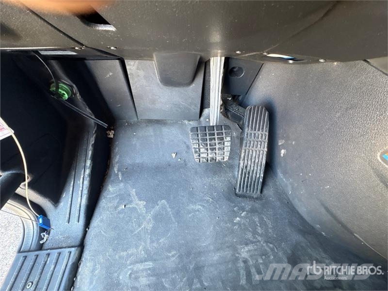 Freightliner Cascadia 126 6x4 T/A Sleeper Truck Tractor Autotractoare