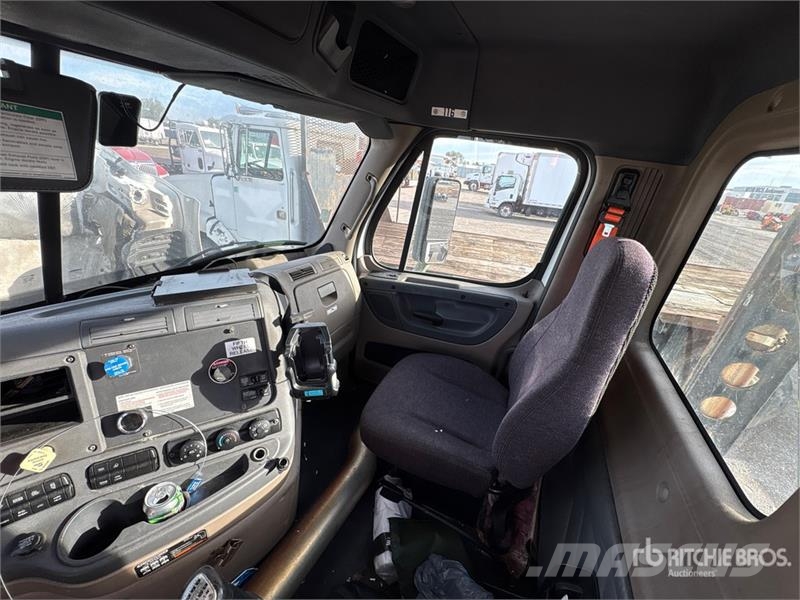 Freightliner Cascadia 113 Vilcēji